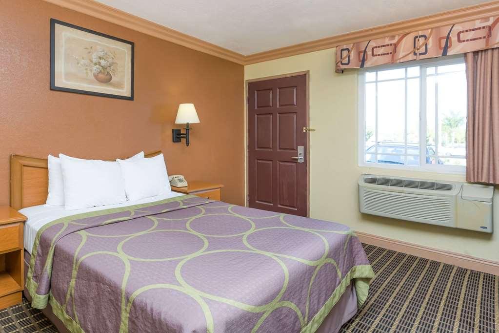 Super 8 By Wyndham Azusa Habitación foto